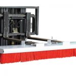 Šakinis krautuvas, pritvirtintas prie gatvės šlavimo mašinos, skirtas šakiniam krautuvui